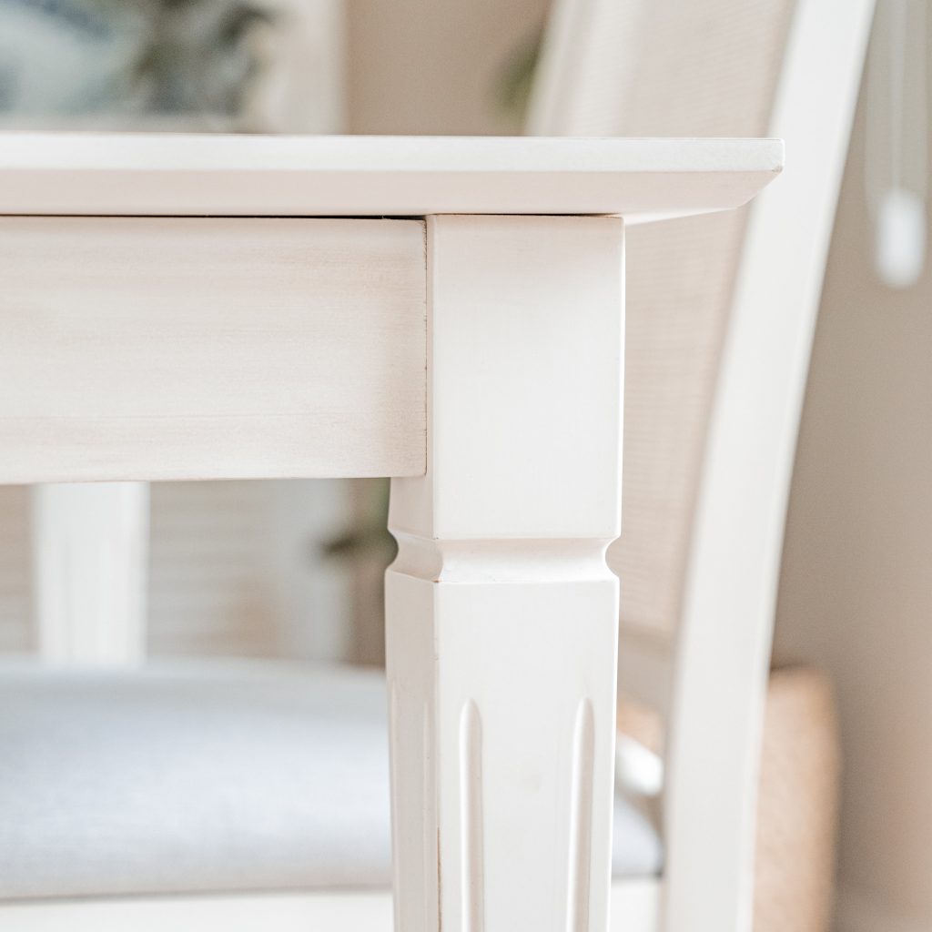 detalle pata mesa lacada